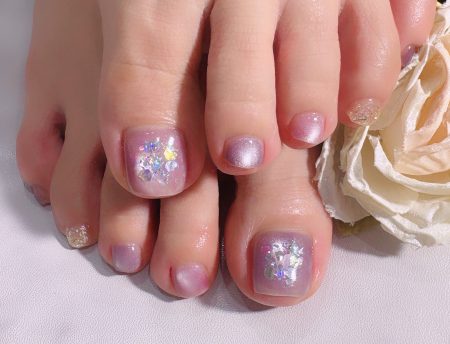 Cenbless　成増フェイシャル＆ネイルサロン　淡いライラックがふわりと光る。微粒子マグネットのフットネイル