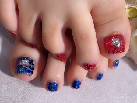 Cenbless　成増フェイシャル＆ネイルサロン　推し活仕様♪ 赤×青の左右非対称ネイルで華やかに！