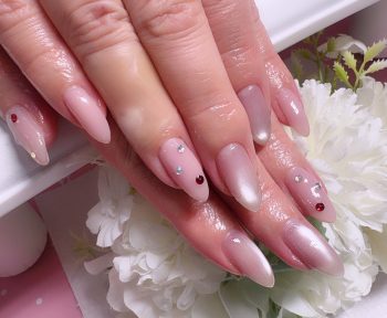 Cenbless 成増フェイシャル&ネイルサロン ロックから一転。チュールな清楚系クリスマスネイル♪