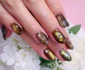 Cenbless　成増フェイシャル＆ネイルサロン　人気デザインを冬色でリピート。カーキ×アンバーの大人マグネット♪