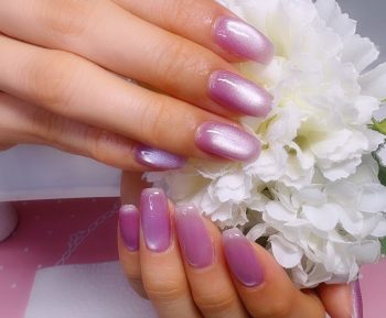 Cenbless　成増フェイシャル＆ネイルサロン　花びらのようなエレガントな可愛さ！ライラックパープルの微粒子マグネットネイル
