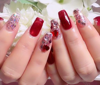 成増徒歩3分のフェイシャルエステ・ネイルサロン ビューティスタジオCenbless（センブレス）　深紅マグネットで魅せる。華やかビジューネイル♪