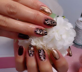 成増徒歩3分のフェイシャルエステ・ネイルサロン ビューティスタジオCenbless(センブレス) シックに楽しむ。大人のアニマル柄バレンタインネイル♪