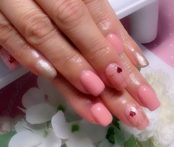 成増徒歩3分のフェイシャルエステ・ネイルサロン ビューティスタジオCenbless（センブレス）　オフィスにもなじむ。大人のバレンタインチェックネイル♪