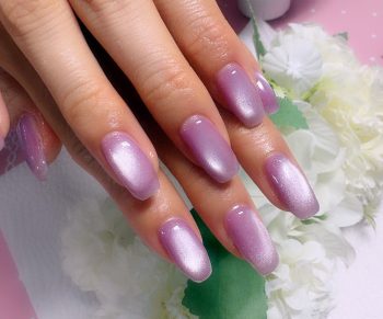Cenbless　成増フェイシャル＆ネイルサロン　花びらのようなエレガントな可愛さ！ライラックパープルの微粒子マグネットネイル