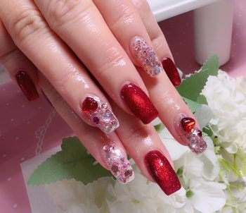 成増徒歩3分のフェイシャルエステ・ネイルサロン ビューティスタジオCenbless（センブレス）　深紅マグネットで魅せる。華やかビジューネイル♪