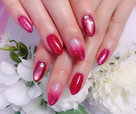 Cenbless 成増フェイシャル&ネイルサロン 赤が主役。艶ときらめきを楽しむ大人レッドネイル