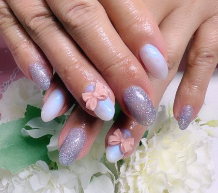 Cenbless 成増フェイシャル&ネイルサロン パールホワイト×クリアブルーラメ♪リボンパーツが可愛いバレンタインネイル