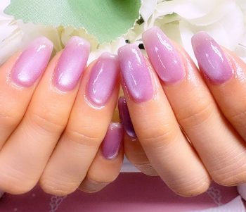 Cenbless　成増フェイシャル＆ネイルサロン　花びらのようなエレガントな可愛さ！ライラックパープルの微粒子マグネットネイル