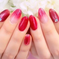 Cenbless　成増フェイシャル＆ネイルサロン　赤が主役。艶ときらめきを楽しむ大人レッドネイル