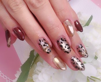 成増徒歩3分のフェイシャルエステ・ネイルサロン ビューティスタジオCenbless(センブレス) シックに楽しむ。大人のアニマル柄バレンタインネイル♪