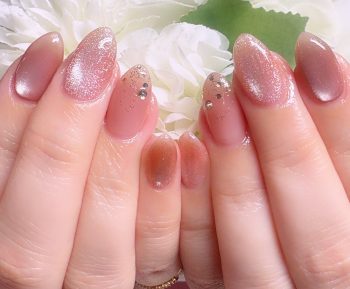 Cenbless　成増フェイシャル＆ネイルサロン　ナチュラルなのに虜。ちゅるん微粒子マグネットネイル