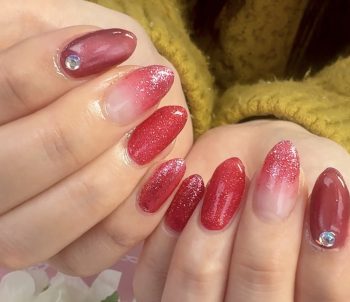 Cenbless 成増フェイシャル&ネイルサロン 赤が主役。艶ときらめきを楽しむ大人レッドネイル