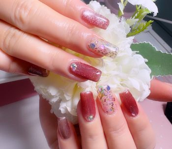 成増徒歩3分のフェイシャルエステ・ネイルサロン ビューティスタジオCenbless(センブレス) 春先取りの明るめコーラルネイル♪キャッツアイ×ラメホログラム