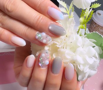 成増徒歩3分のフェイシャルエステ・ネイルサロン ビューティスタジオCenbless（センブレス）　冬の寒色で楽しむ。アイスブルーの上品マグネットネイル♪