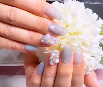 成増徒歩3分のフェイシャルエステ・ネイルサロン ビューティスタジオCenbless(センブレス) 初挑戦のアイスブルーで楽しむ、清楚な大人ネイル