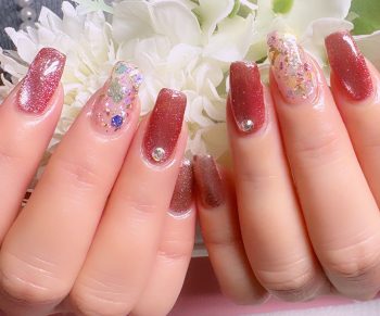 成増徒歩3分のフェイシャルエステ・ネイルサロン ビューティスタジオCenbless(センブレス) 春先取りの明るめコーラルネイル♪キャッツアイ×ラメホログラム