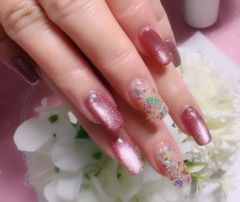 成増徒歩3分のフェイシャルエステ・ネイルサロン ビューティスタジオCenbless(センブレス) 春先取りの明るめコーラルネイル♪キャッツアイ×ラメホログラム