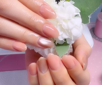 成増徒歩3分のフェイシャルエステ・ネイルサロン ビューティスタジオCenbless（センブレス）　上品さの中にさりげない煌めき♪大人のちゅるんネイル