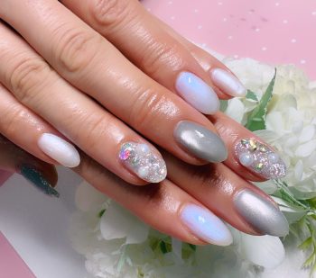 成増徒歩3分のフェイシャルエステ・ネイルサロン ビューティスタジオCenbless（センブレス）　冬の寒色で楽しむ。アイスブルーの上品マグネットネイル♪