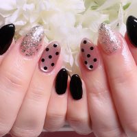 成増徒歩3分のフェイシャルエステ・ネイルサロン ビューティスタジオCenbless(センブレス) 大人かわいい春フォーマル♪ブラックドットが主役の上品ネイル