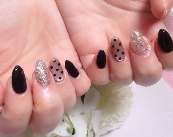成増徒歩3分のフェイシャルエステ・ネイルサロン ビューティスタジオCenbless(センブレス) 大人かわいい春フォーマル♪ブラックドットが主役の上品ネイル