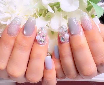 成増徒歩3分のフェイシャルエステ・ネイルサロン ビューティスタジオCenbless(センブレス) 初挑戦のアイスブルーで楽しむ、清楚な大人ネイル