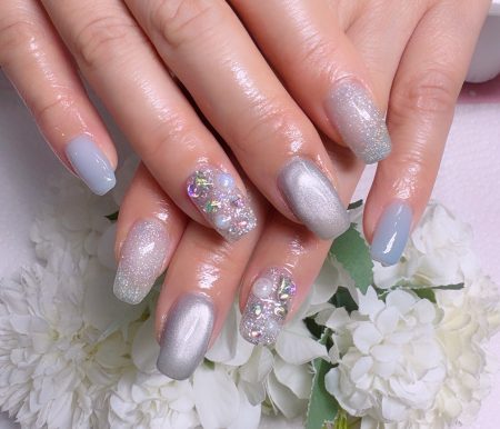 成増徒歩3分のフェイシャルエステ・ネイルサロン ビューティスタジオCenbless(センブレス) 初挑戦のアイスブルーで楽しむ、清楚な大人ネイル