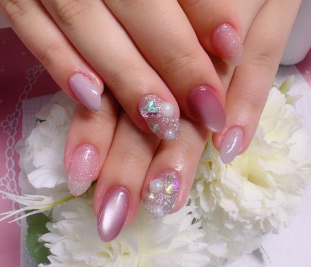 成増徒歩3分のフェイシャルエステ・ネイルサロン ビューティスタジオCenbless(センブレス) やわらかなピンクで楽しむ。華やかバレンタインネイル♪