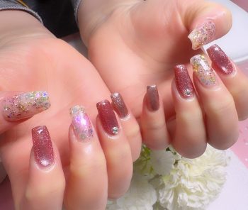 成増徒歩3分のフェイシャルエステ・ネイルサロン ビューティスタジオCenbless(センブレス) 春先取りの明るめコーラルネイル♪キャッツアイ×ラメホログラム