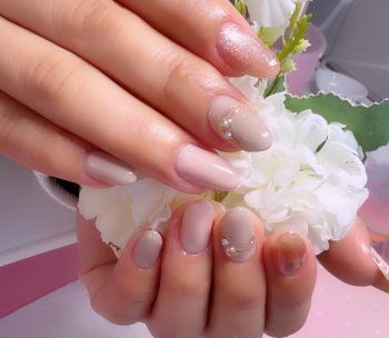 Cenbless 成増フェイシャル&ネイルサロン 新鮮ベージュフォーマル♪上品アクセサリーミラーネイル