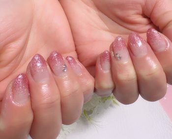 成増徒歩3分のフェイシャルエステ・ネイルサロン ビューティスタジオCenbless(センブレス) 上品ピンクの輝き♪大人のラメグラデーションネイル