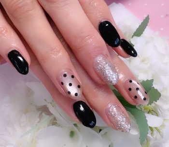 成増徒歩3分のフェイシャルエステ・ネイルサロン ビューティスタジオCenbless(センブレス) 甘さから一転♪大人シックなブラックドットネイル