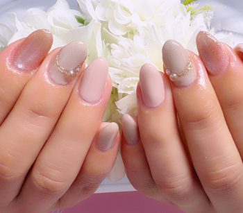 Cenbless 成増フェイシャル&ネイルサロン 新鮮ベージュフォーマル♪上品アクセサリーミラーネイル