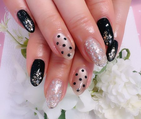 成増徒歩3分のフェイシャルエステ・ネイルサロン ビューティスタジオCenbless（センブレス）　節目の日に寄り添う♪上品モノトーンドットネイル