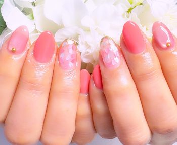 成増徒歩3分のフェイシャルエステ・ネイルサロン ビューティスタジオCenbless（センブレス）　春色サーモンピンク♪華やか桜ネイル