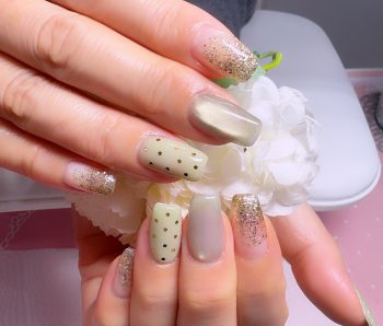 Cenbless　成増フェイシャル＆ネイルサロン　春先取りグリーン♪大人可愛いドットネイル