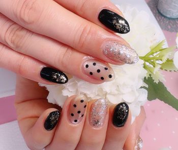 成増徒歩3分のフェイシャルエステ・ネイルサロン ビューティスタジオCenbless（センブレス）　節目の日に寄り添う♪上品モノトーンドットネイル