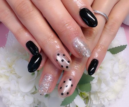 成増徒歩3分のフェイシャルエステ・ネイルサロン ビューティスタジオCenbless(センブレス) 甘さから一転♪大人シックなブラックドットネイル