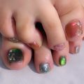 成増徒歩3分のフェイシャルエステ・ネイルサロン ビューティスタジオCenbless（センブレス）幻想的な輝き♪グリーン×ピンクのフットネイル