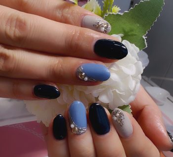 成増徒歩3分のフェイシャルエステ・ネイルサロン ビューティスタジオCenbless(センブレス)ネイビー×ブルーで上品に♪大人フォーマルネイル