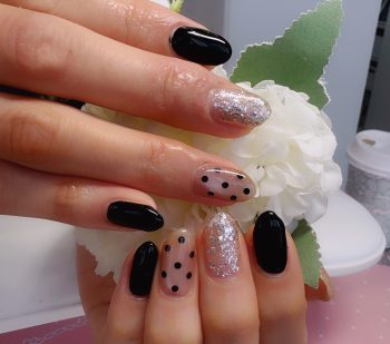 成増徒歩3分のフェイシャルエステ・ネイルサロン ビューティスタジオCenbless(センブレス) 甘さから一転♪大人シックなブラックドットネイル