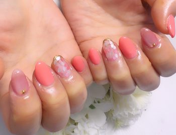 成増徒歩3分のフェイシャルエステ・ネイルサロン ビューティスタジオCenbless（センブレス）　春色サーモンピンク♪華やか桜ネイル