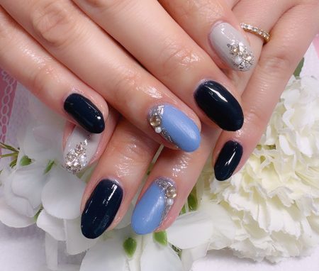 成増徒歩3分のフェイシャルエステ・ネイルサロン ビューティスタジオCenbless(センブレス)ネイビー×ブルーで上品に♪大人フォーマルネイル