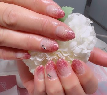 成増徒歩3分のフェイシャルエステ・ネイルサロン ビューティスタジオCenbless(センブレス) 上品ピンクの輝き♪大人のラメグラデーションネイル