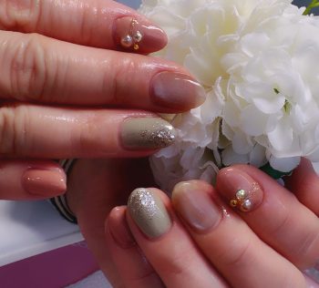 成増徒歩3分のフェイシャルエステ・ネイルサロン ビューティスタジオCenbless(センブレス) 節目の春に♪上品ベージュのフォーマルネイル