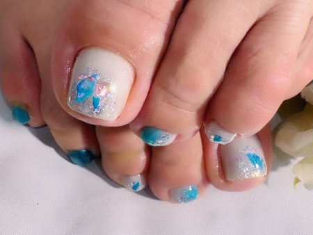 成増徒歩3分のフェイシャルエステ・ネイルサロン ビューティスタジオCenbless（センブレス）　シーズン先取り！爽やかブルー系のフットネイル