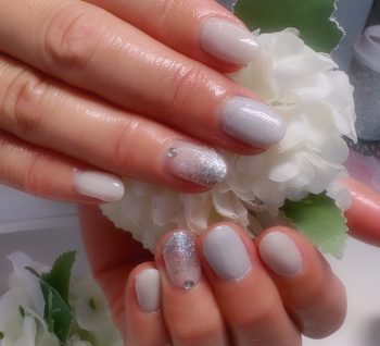 Cenbless　成増フェイシャル＆ネイルサロン　春の上品グレー系シンプルネイル♪