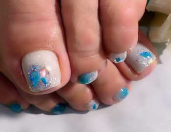 成増徒歩3分のフェイシャルエステ・ネイルサロン ビューティスタジオCenbless（センブレス）　シーズン先取り！爽やかブルー系のフットネイル