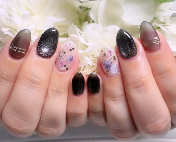 成増徒歩3分のフェイシャルエステ・ネイルサロン ビューティスタジオCenbless（センブレス）　久しぶりのアート満載♪ブラックフラワーネイル